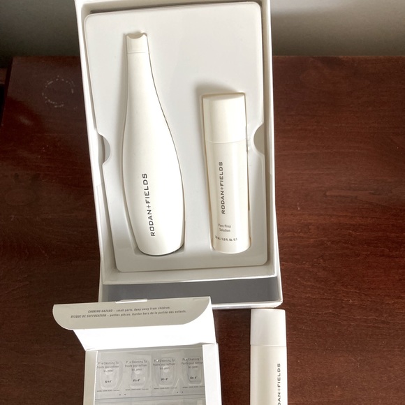 Rodan + Fields Other - Rodan & Fields Pore Cleansing MD System